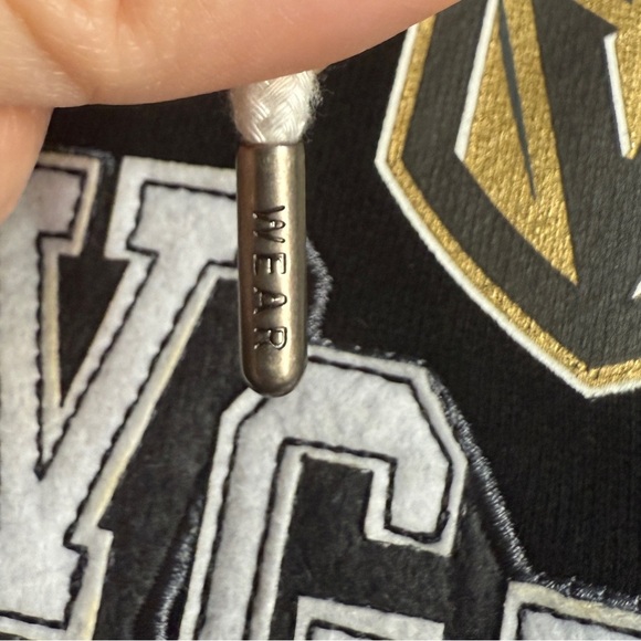 Wear by Erin Andrews NHL Vegas Golden Knights Lace Up Women’s Cropped Sweatshirt - Picture 6 of 13